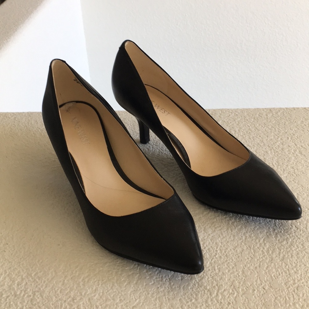 Low 1.5  black pumps, size 7